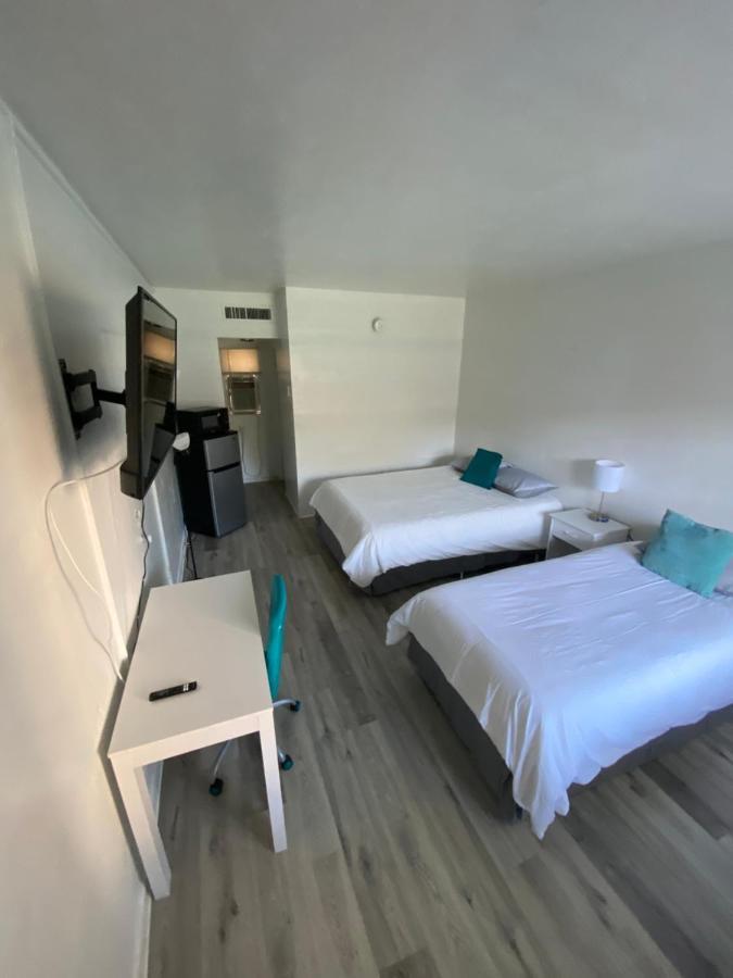 Uptown Inn & Suites Saint Petersburg Eksteriør billede
