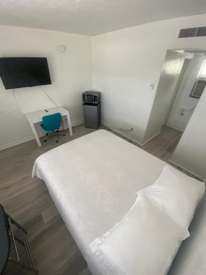 Uptown Inn & Suites Saint Petersburg Eksteriør billede