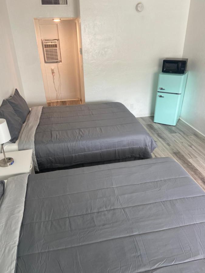 Uptown Inn & Suites Saint Petersburg Eksteriør billede
