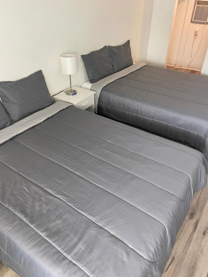 Uptown Inn & Suites Saint Petersburg Eksteriør billede