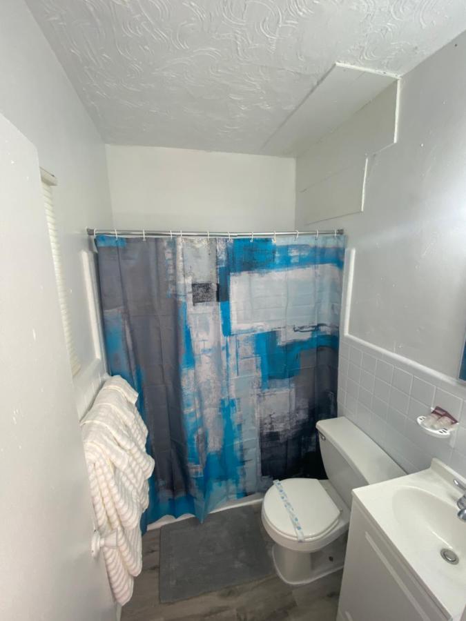 Uptown Inn & Suites Saint Petersburg Eksteriør billede
