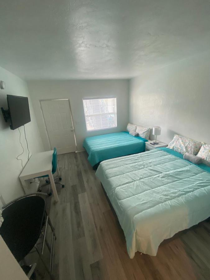 Uptown Inn & Suites Saint Petersburg Eksteriør billede